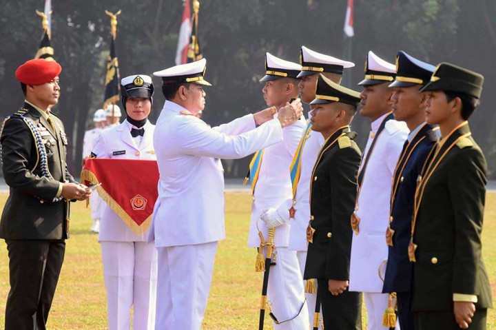 Panglima Lantik 33 Perwira Penerbang dan 350 Perwira Karier TNI